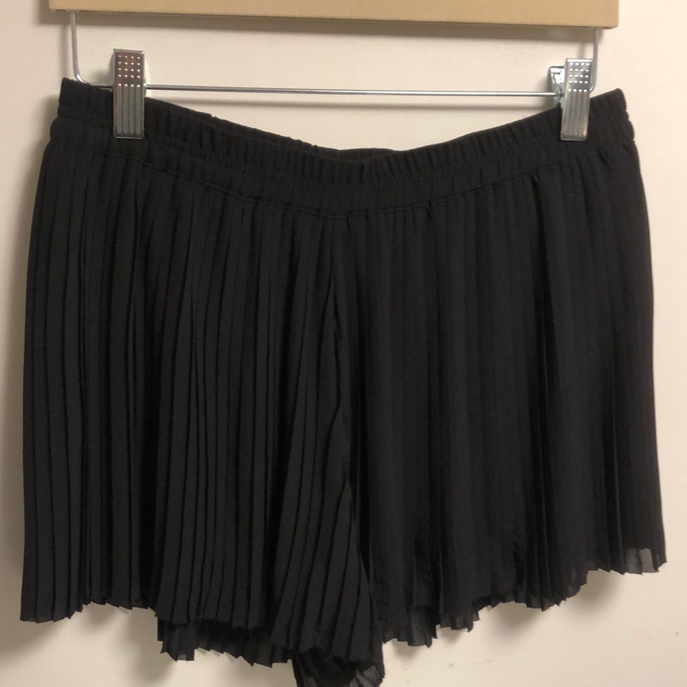H&M Pleated Shorts